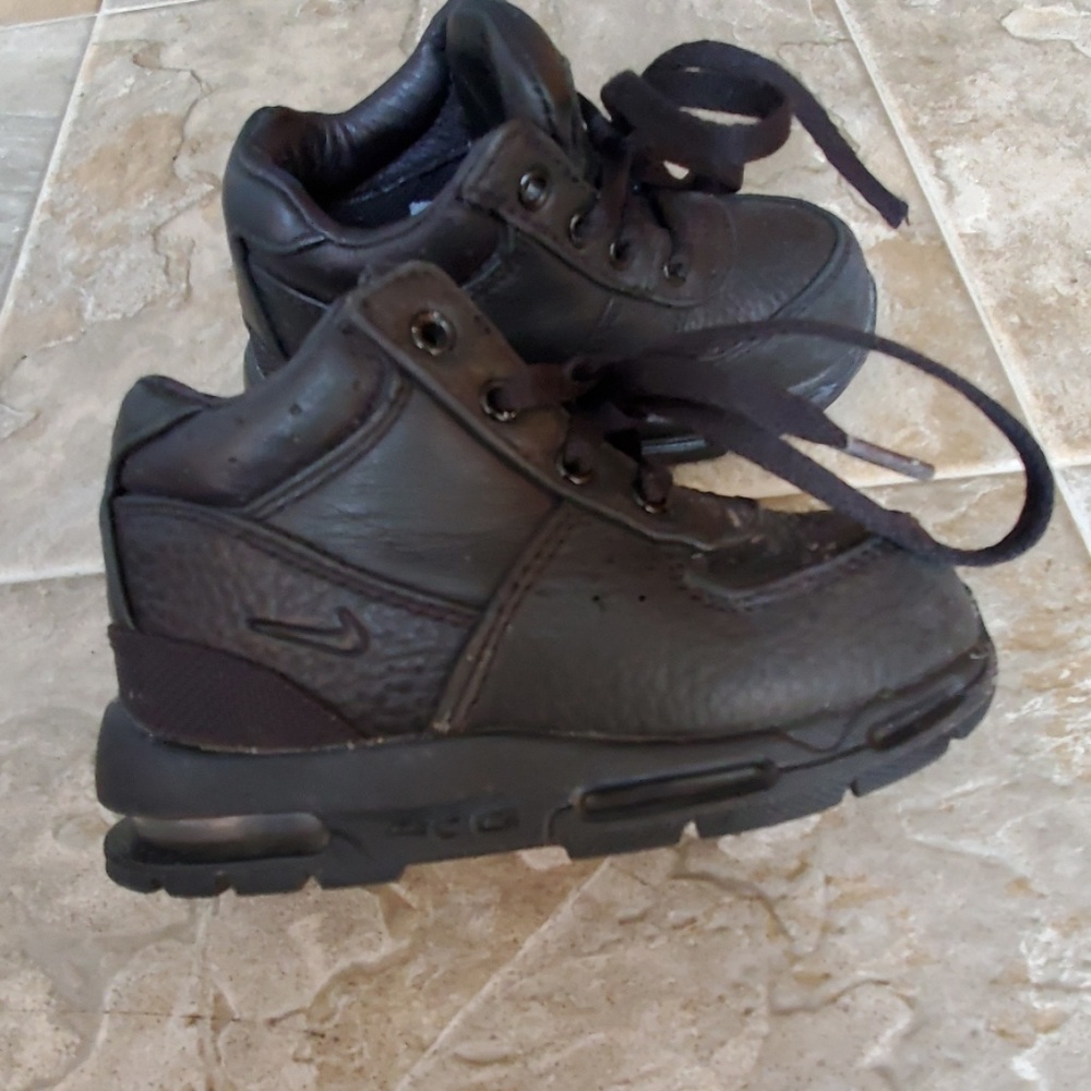 Black Nike high top sneakers